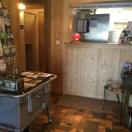 Han/Misafirhane Logis De La Licorne La Ferrière