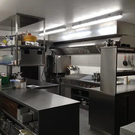 Han/Misafirhane Logis De La Licorne La Ferrière