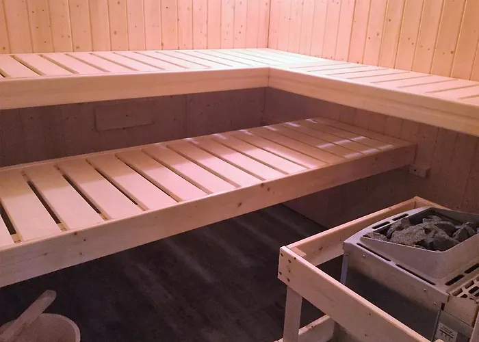 Logis De La Licorne Inn *